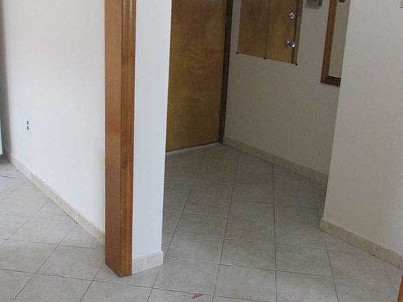 5th image of 287 Lawton Ave #6
