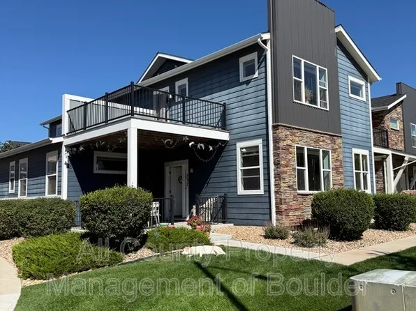 737 Grandview Meadows Dr, Longmont, CO 80503