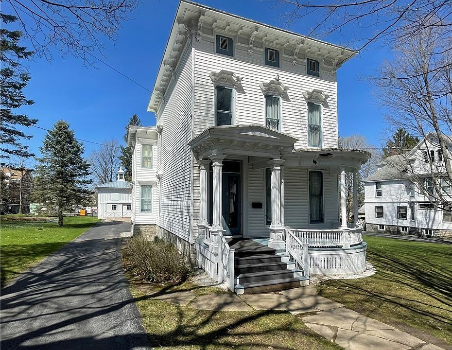 1st image of 135 Schuyler St