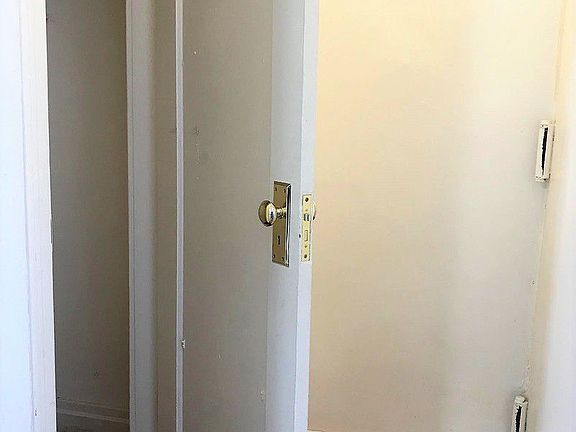 5th image of 260 Hawthorne St APT C4