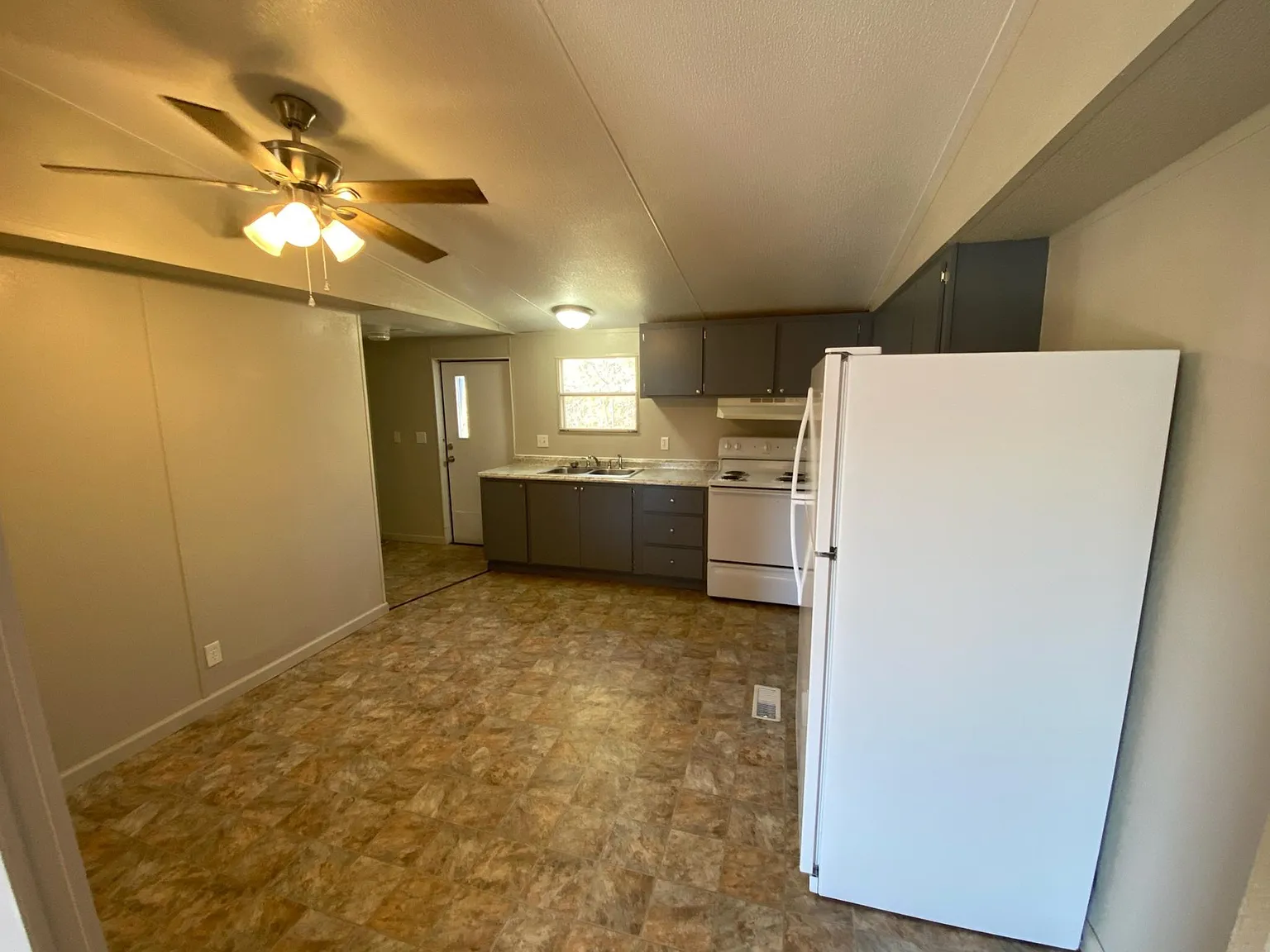 1206 W Plummer St — Photo 3