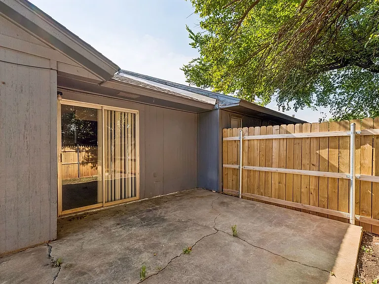 208 Hudson Pl — Photo 27