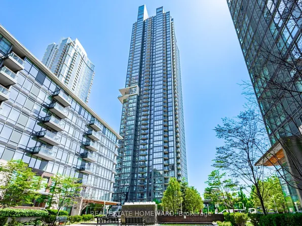 11 Brunel Ct #906, Toronto, ON M5V 3Y3