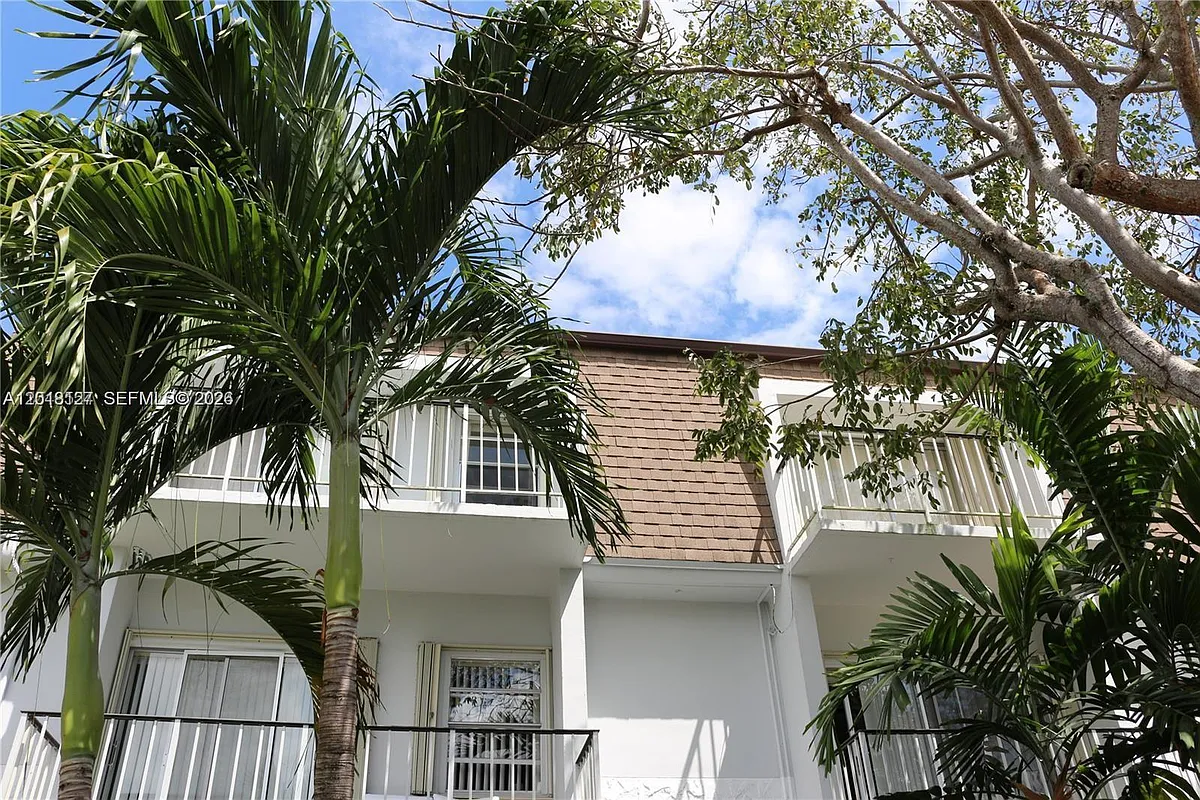 Building Photo - 9611 SW 77th Ave #306A