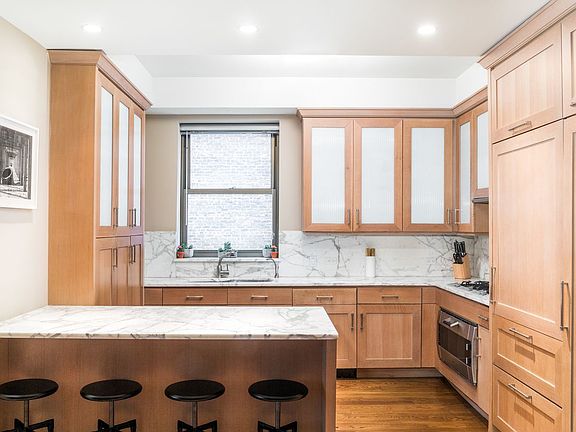 3rd image of 31-33 E 28th St #8W