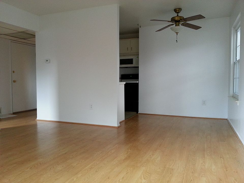1st image of 910 Chestnut Hill Dr APT F