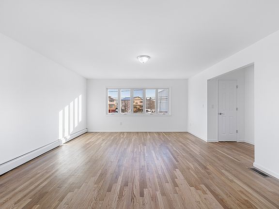 5th image of 33 E Joseph St #1
