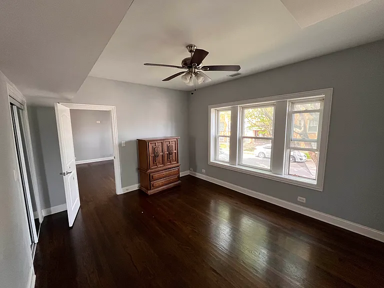 5353 W Belle Plaine Ave #1E — Photo 6