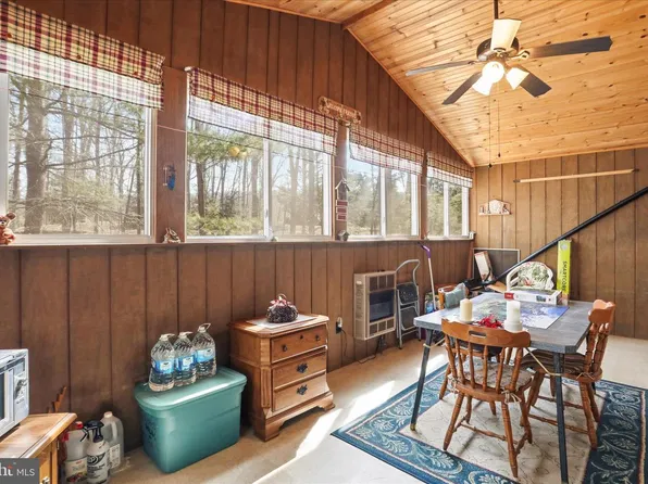 61 Grouse Cir, Lost City, WV 26810