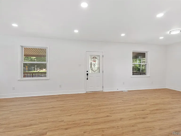 20543 Gudith Rd #2 — Photo 32
