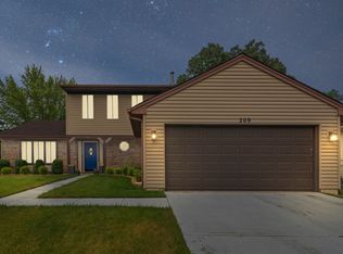 209 Longford Dr, Elgin, IL 60120