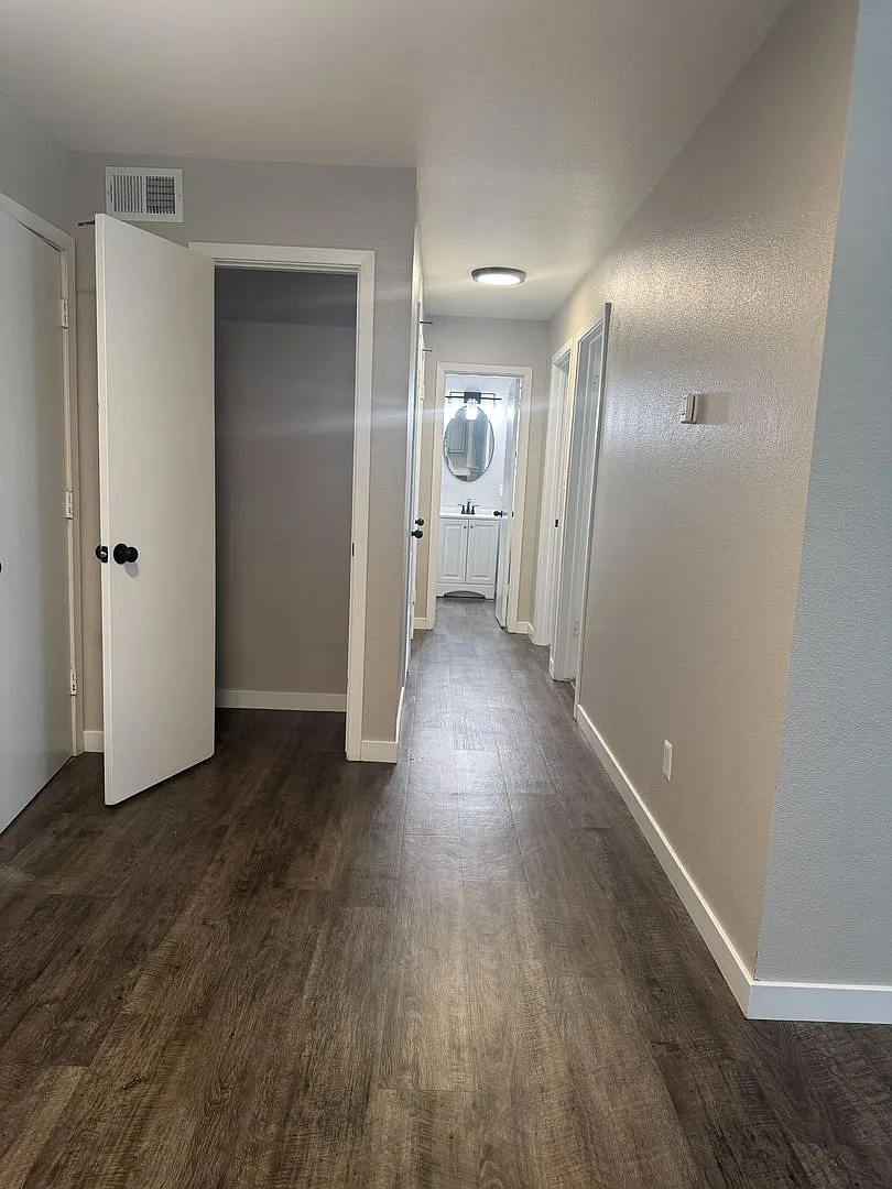 Riverbend Apartments — Photo 2