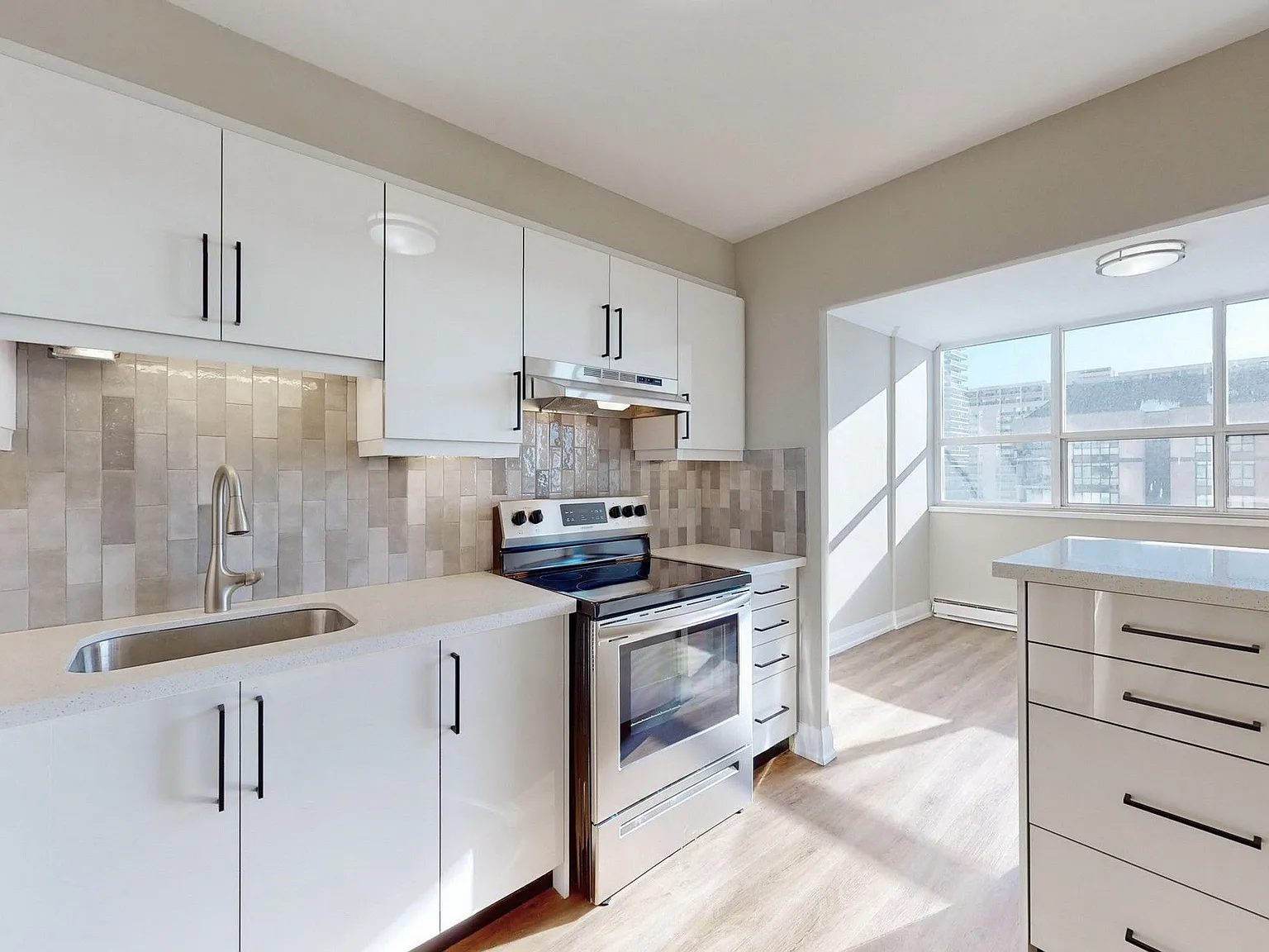 40 Pleasant Blvd — Photo 4