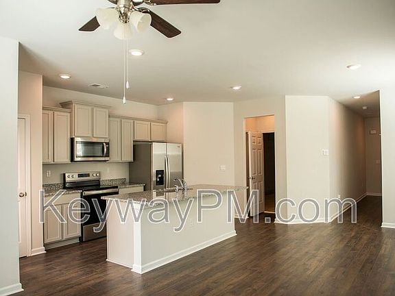 3rd image of 3532 Firestone Dr