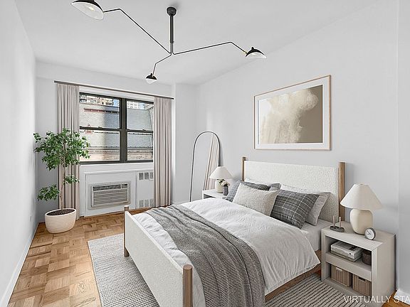 5th image of 30 W 60th St #12N