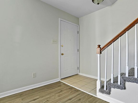 4th image of 109 Olde Newburgh Dr