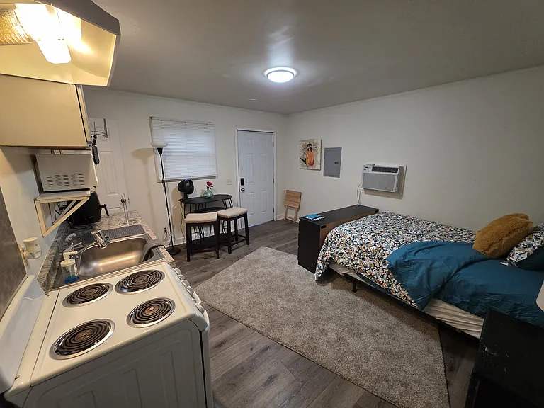 2886 Randall St #4 — Photo 16
