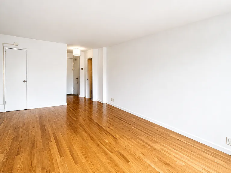 225 E 36th St #16E — Photo 1
