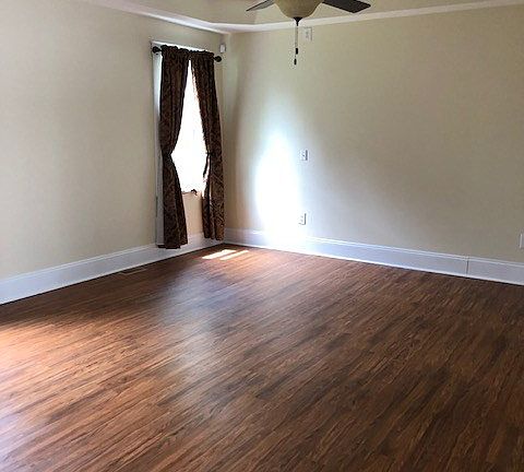 4th image of 311 Commerce St