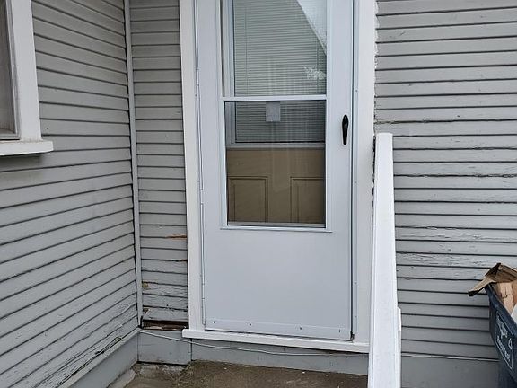 3rd image of 908 Barclay Ave APT A