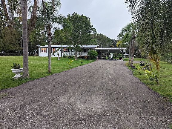 3rd image of 740 S Palomino St