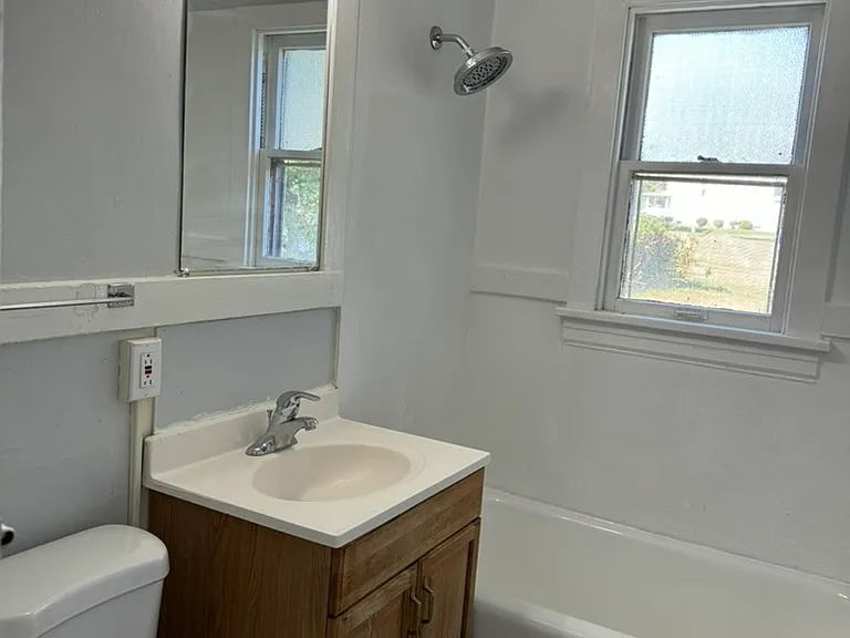 539 N Elm Ave — Photo 12
