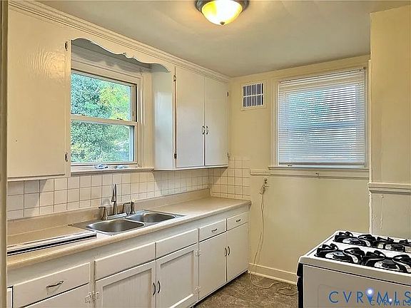 2nd image of 3305 Jeter Ave