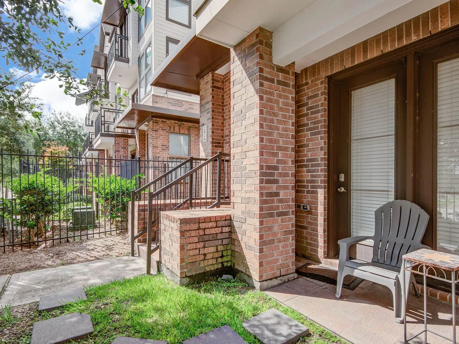 2 bed, 2.5 bath, 1785 sqft, $2,950 — Photo 3