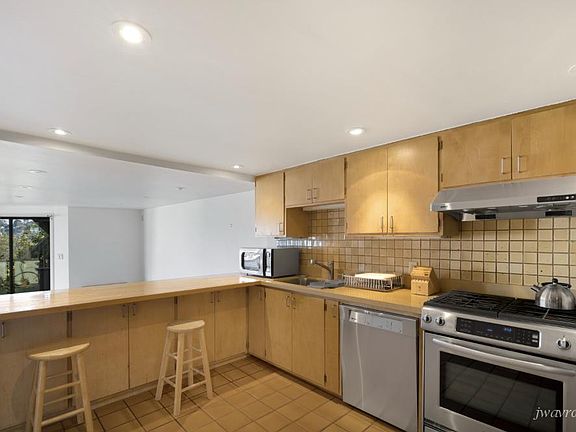5th image of 427 Alvarado St