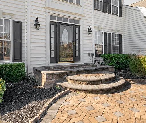 3rd image of 406 Derrytown Dr