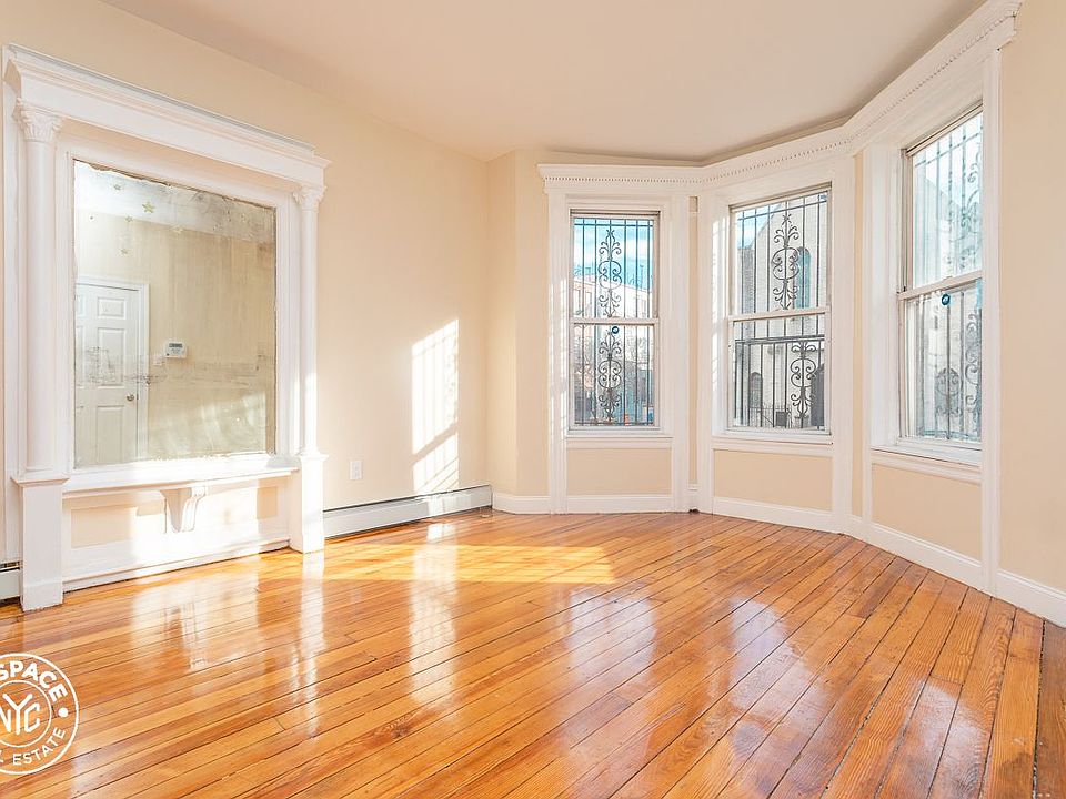 1st image of 477 Bainbridge St #1