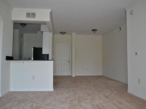 3rd image of 8539 GATE Parkway #9343