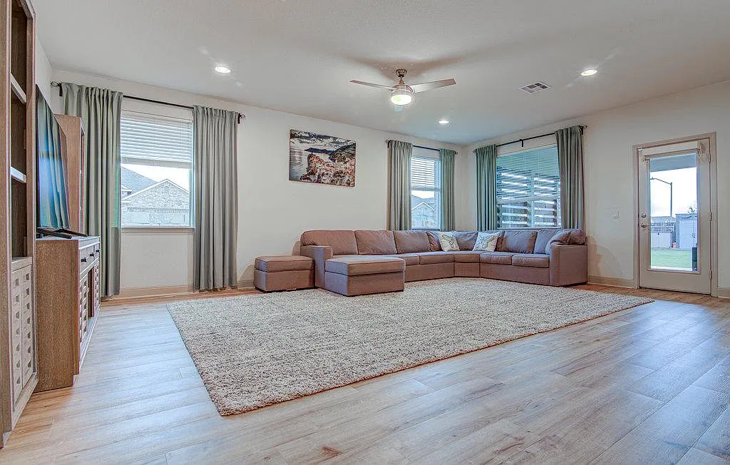 3 bed, 1950 sqft, $2,400 — Photo 4