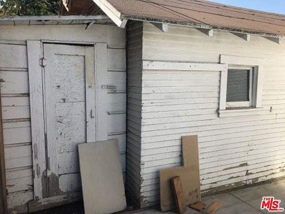 5th image of N Mariposa Ave