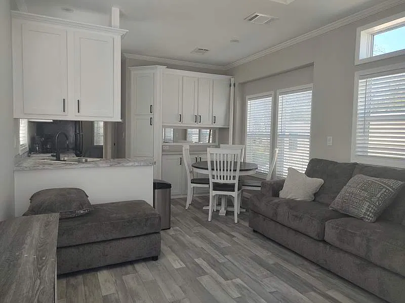 1 bed, 1.0 bath, 481 sqft, $900 — Photo 2