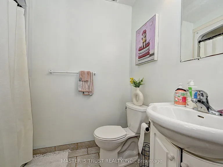 81 Columbia St W #12 — Photo 31