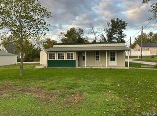 112 E Martin St, Perry, MO 63462