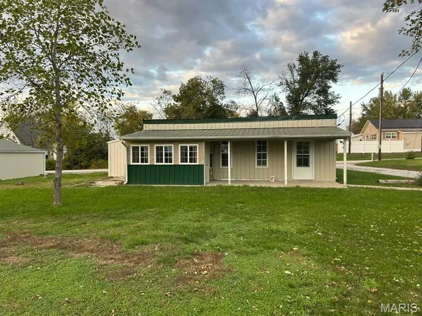 112 E Martin St, Perry, MO 63462