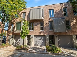138 Frank Lloyd Wright Ln, Oak Park, IL 60302