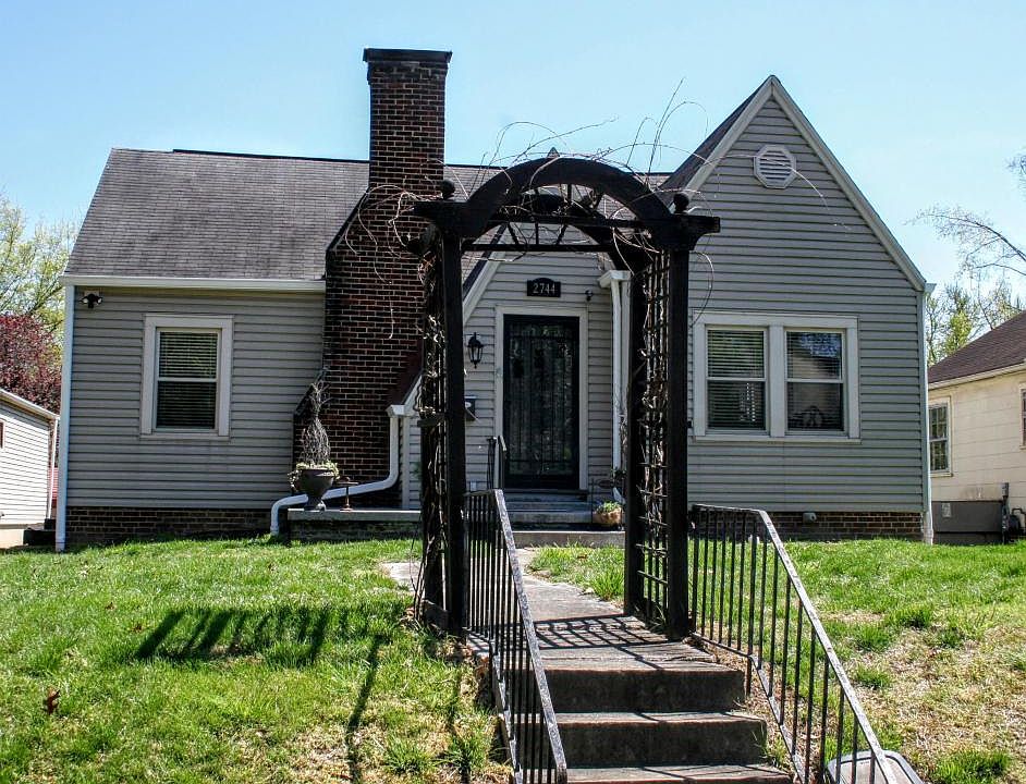 1st image of 2744 Woodbine Ave