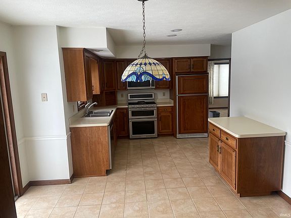 4th image of 15516 Menominee Dr