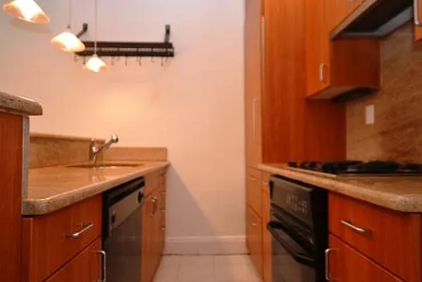 Rented by City Connections Realty | media 36