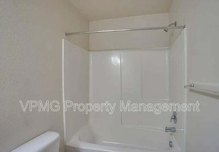 2023 NE Four Seasons Ln — Photo 18