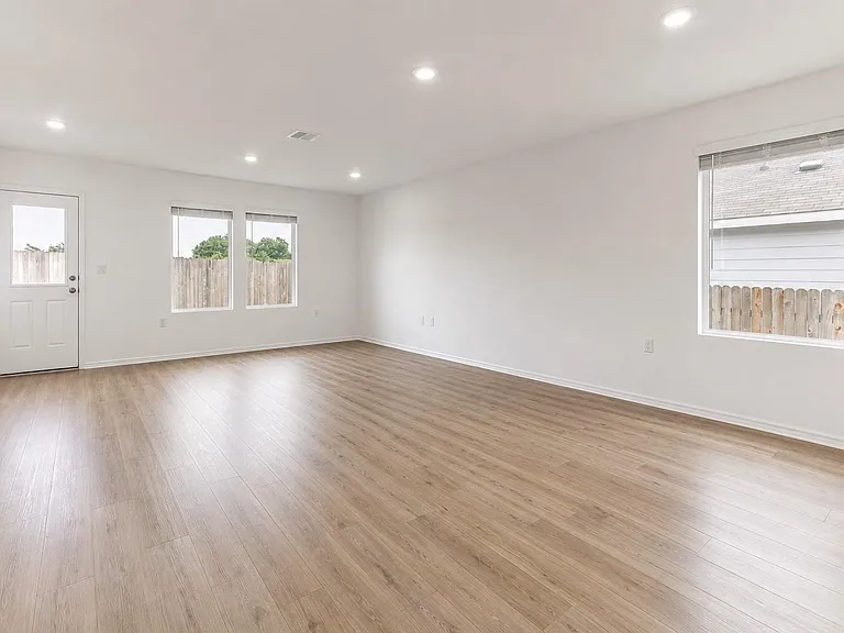 2612 Schwartz Ln — Photo 3
