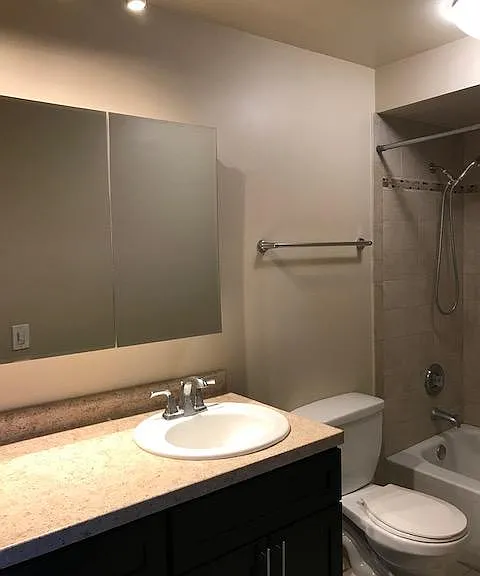 5121 N East River Rd #3D — Photo 10