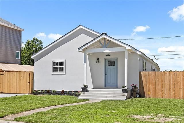 1st image of 22 Carroll Dr