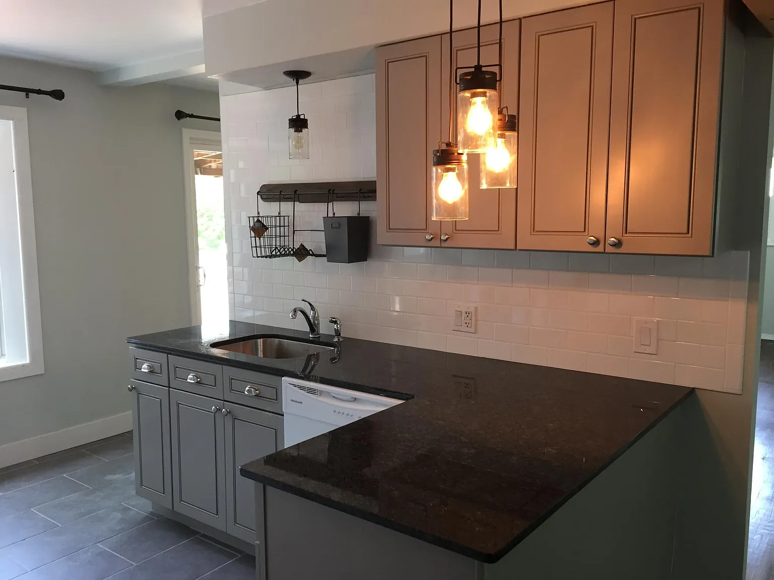 2123 E 11th Ave — Photo 3