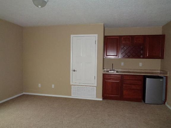 4th image of 1051 Carnival Ave NW