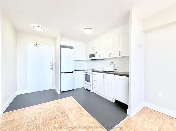 1500 Bathurst St, Toronto, ON