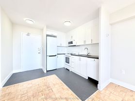 1500 Bathurst St